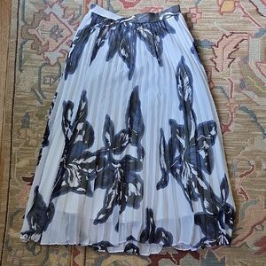 NWOT Banana Republic Elegant Floral Pleated Skirt